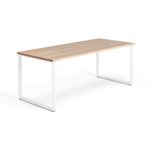 Psací stůl QBUS, O-podnož, 1800x800 mm, bílý rám, dub