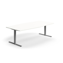Jednací stůl QBUS, T-nohy, 2400x1200 mm, tvar člunu, stříbrná podnož, bílá